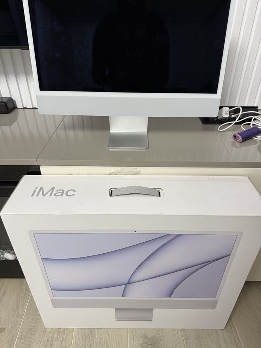 iMac Desktop aprope nou
