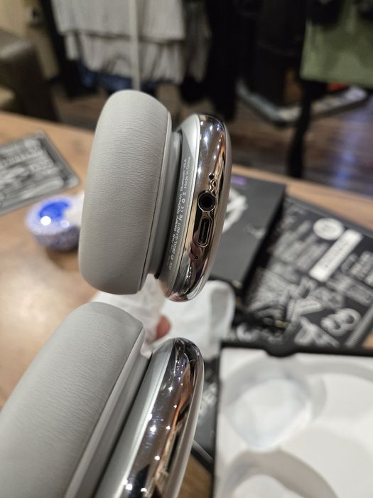 Чисто нови слушалки