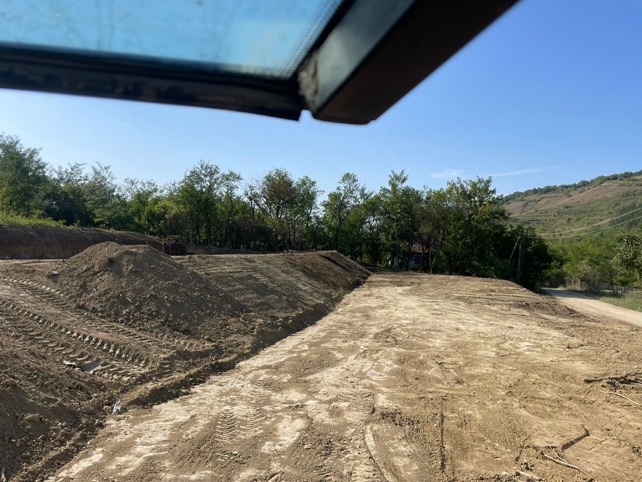 Inchiriez buldoexcavator , cu picon ,experienta ,bascula 3,5 t