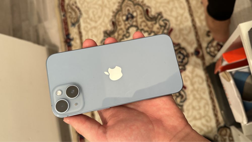 Iphone 14 с документом