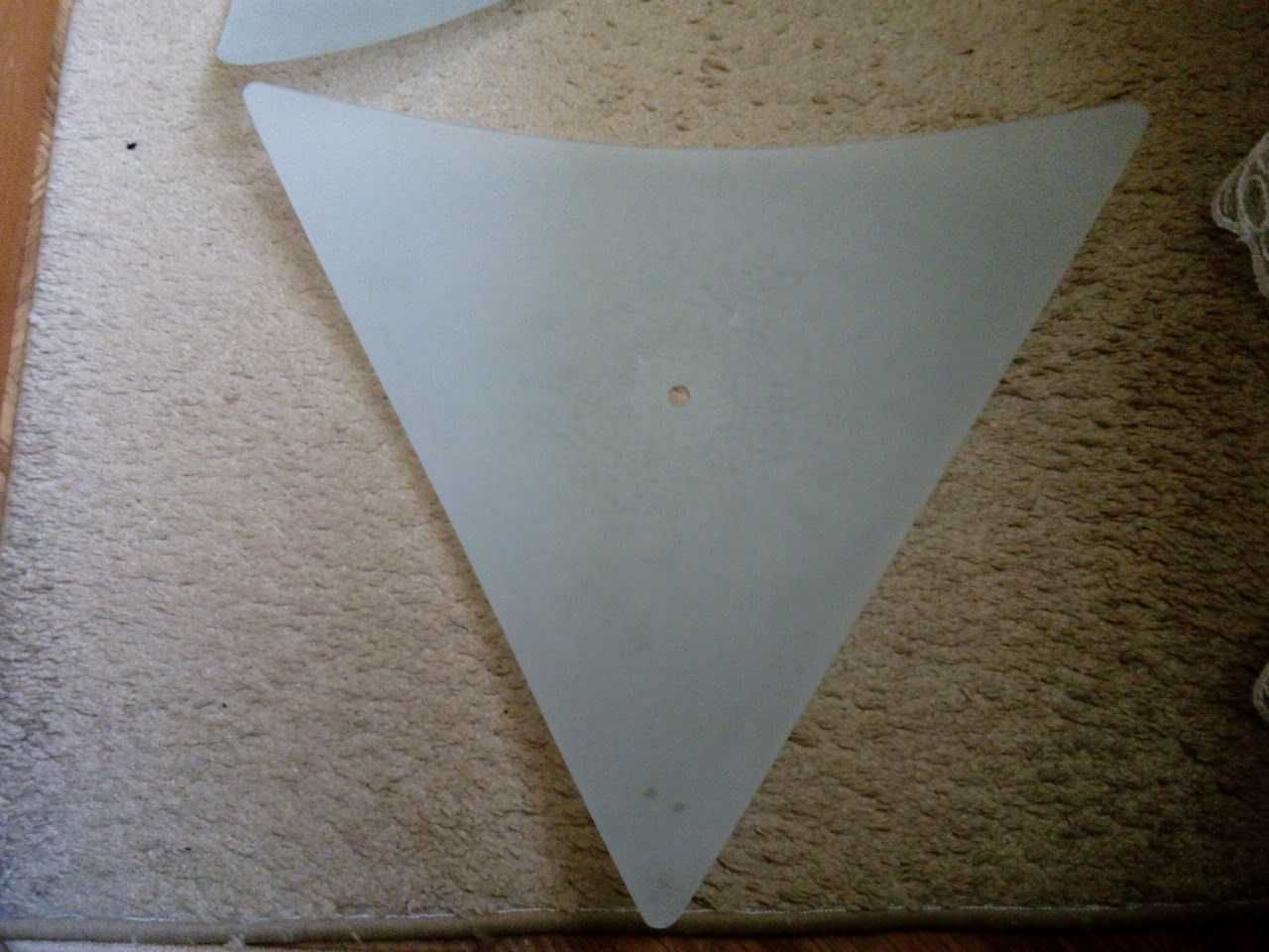 тарелка для люстры треугольной формы