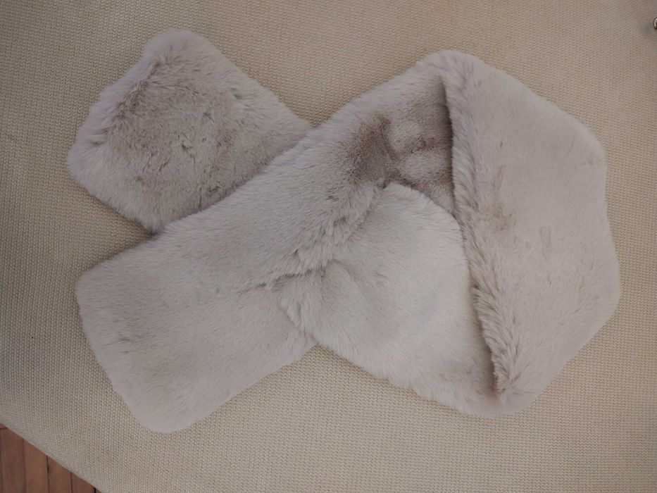 Guler din blana artificiala, nude, foarte moale,nou fara eticheta