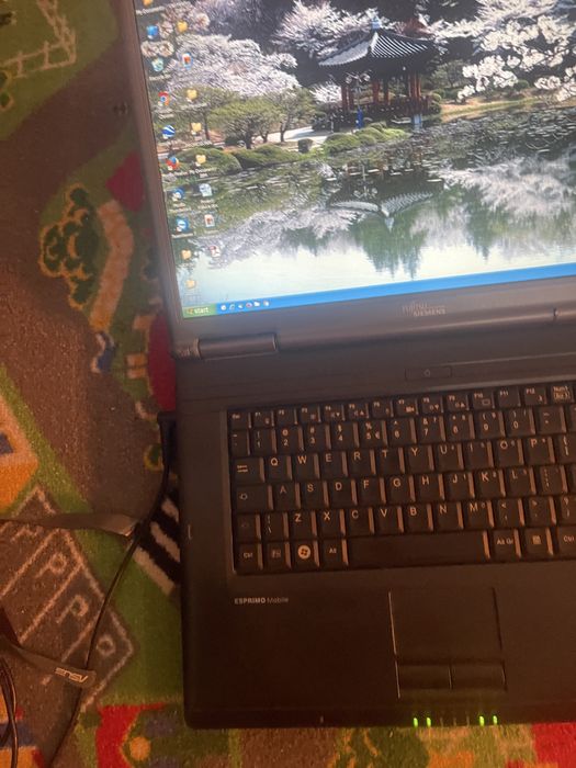 Laptop fujitu , vechi 60 ron