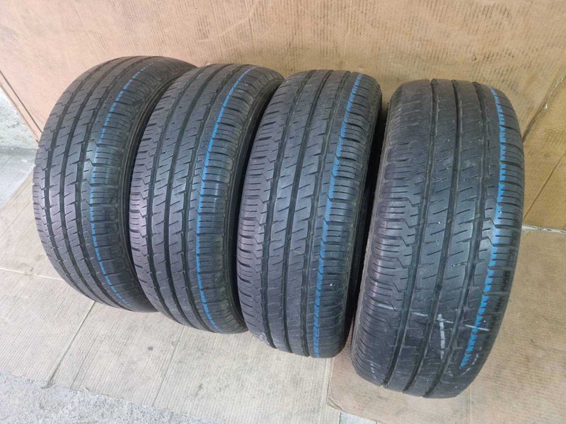 4 Hankook R15 C 215/65/ 
летни бусови гуми DOT1719