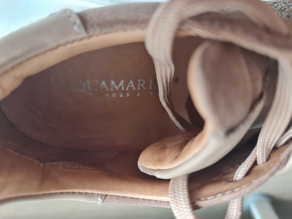 AQUAMARINE естествен велур и инкрустации.