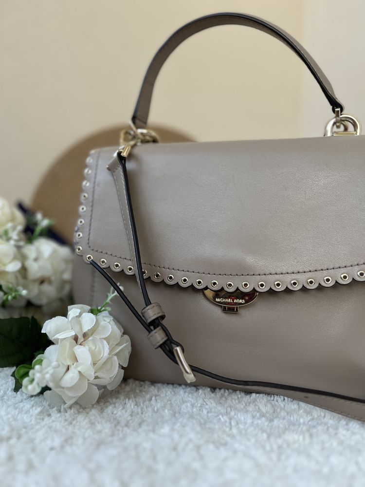 Guess Liu jo Michael kors чанта модел Ava от естествена кожа