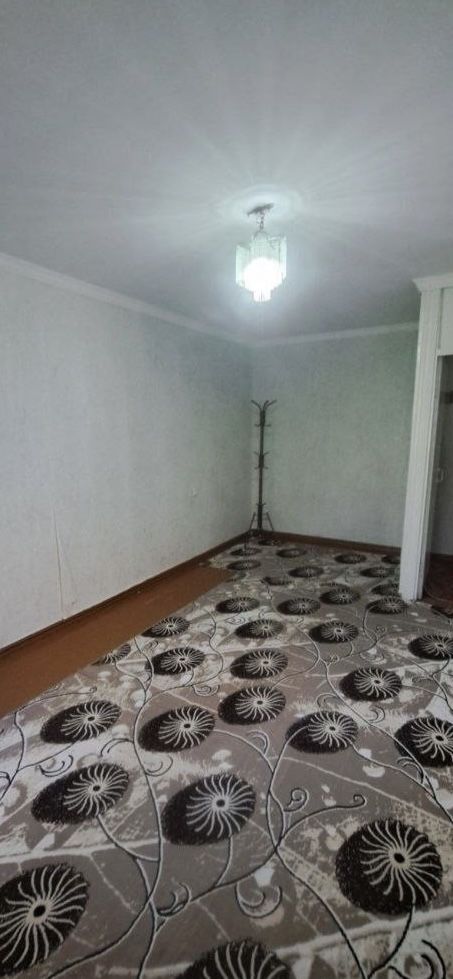 Продаётся 1 ком на ОКТЯБРЕ