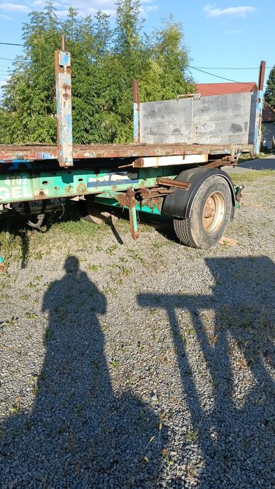 Vând remorcă înmatriculată.