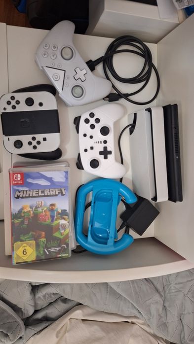 Nintendo Switch cu jocuri incluse