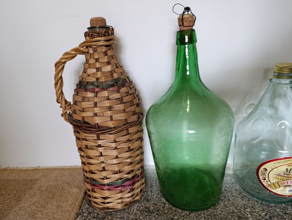 Продавам дамаджани шишета графа