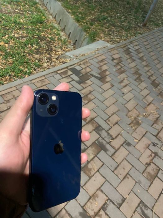 Продам айфон 13