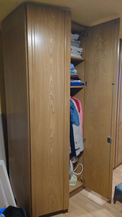 Vând mobila de dormitor