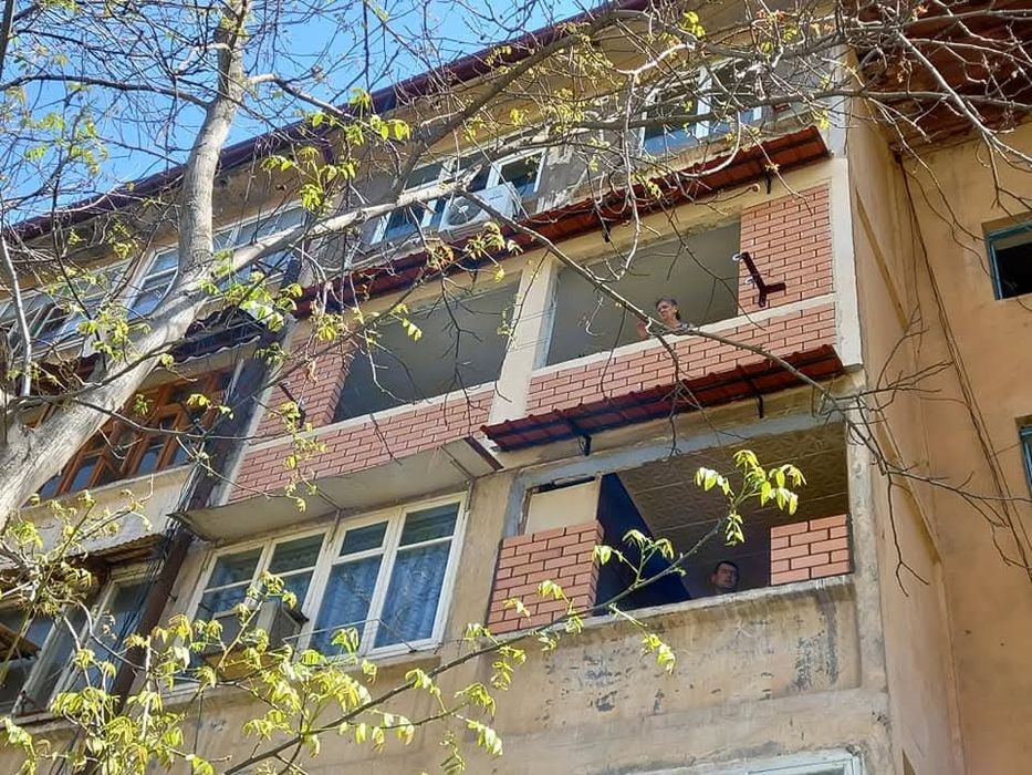 Установка козырьки над окнами