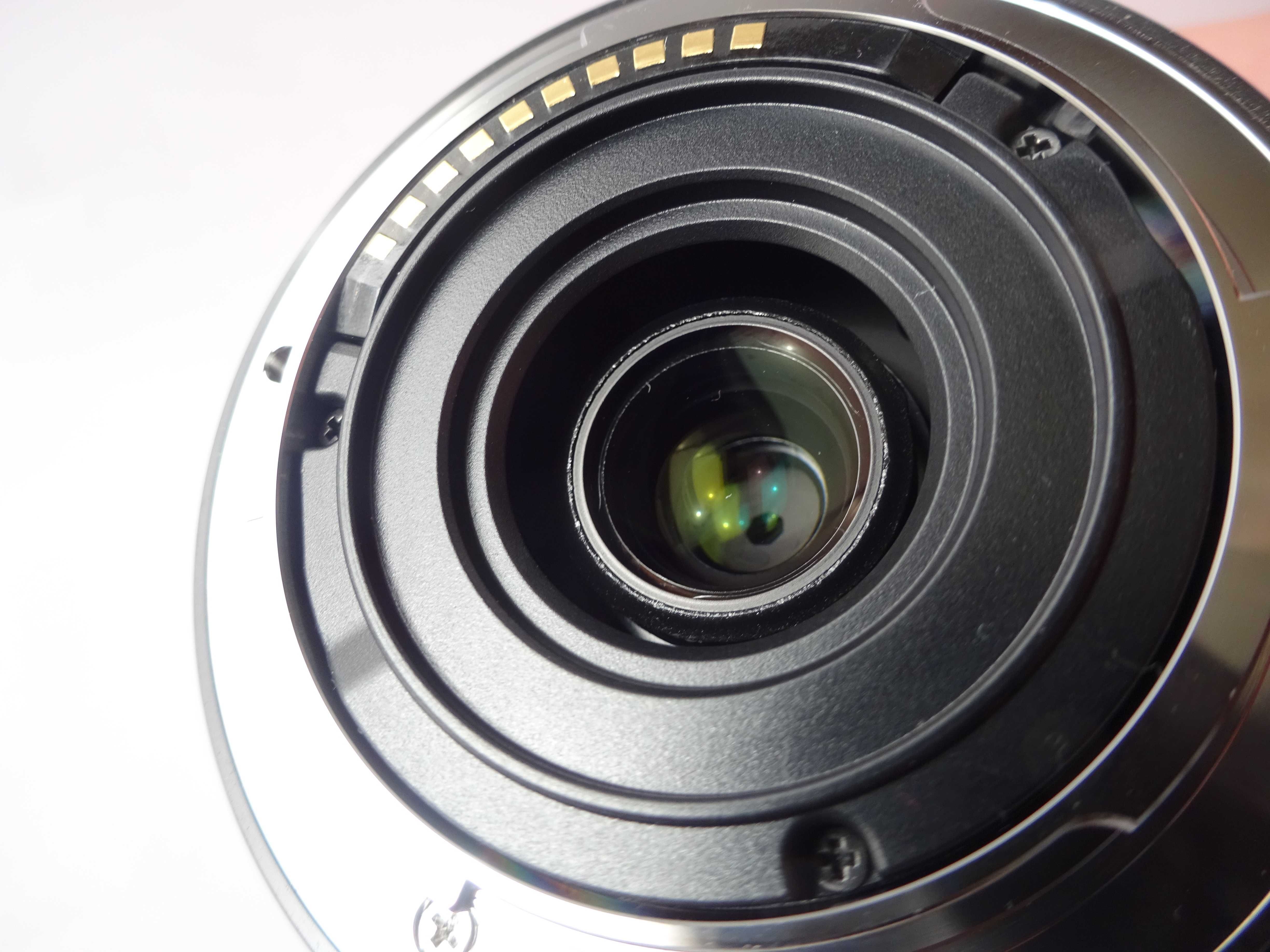 Обектив Sony E 10-18mm f4.0 OSS (покрива и фул фрейм от 12 до 18мм)