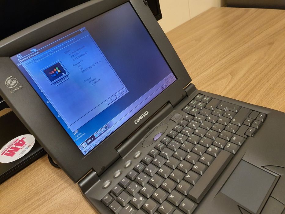 Laptop Compaq Armada 1520D - din anul 1997, impecabil, functional.