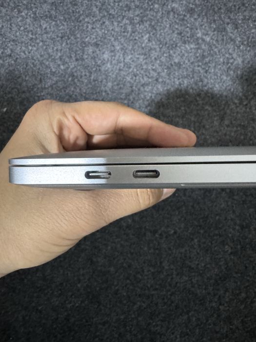 MacBook Pro 2,3 GHz Core i7 16 GB 3733MHz 13.3 дюмовый macOS 14.4.1