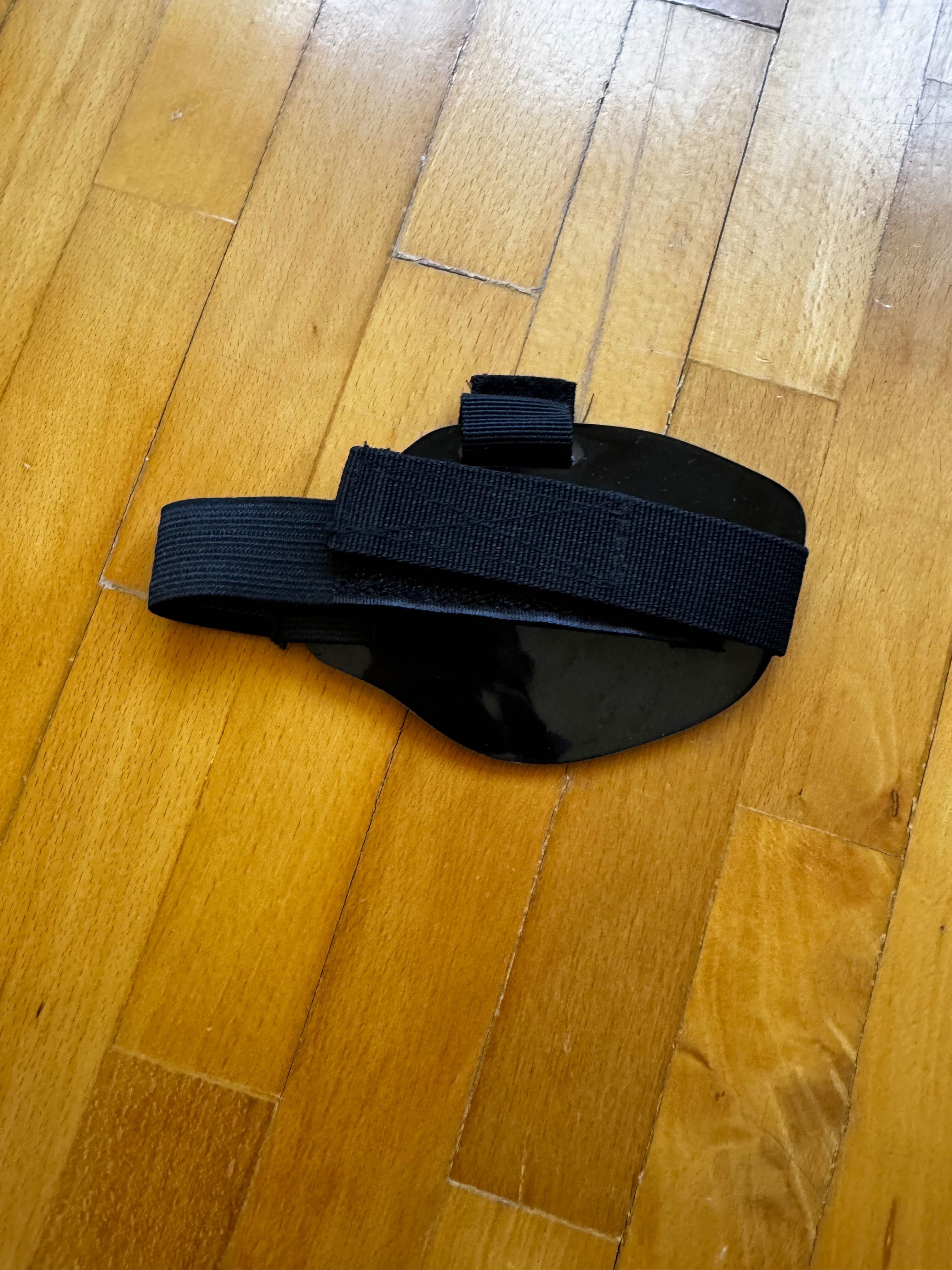 Наколенки O’NEAL PUMPGUN MX Carbon Look с протектор за обувка