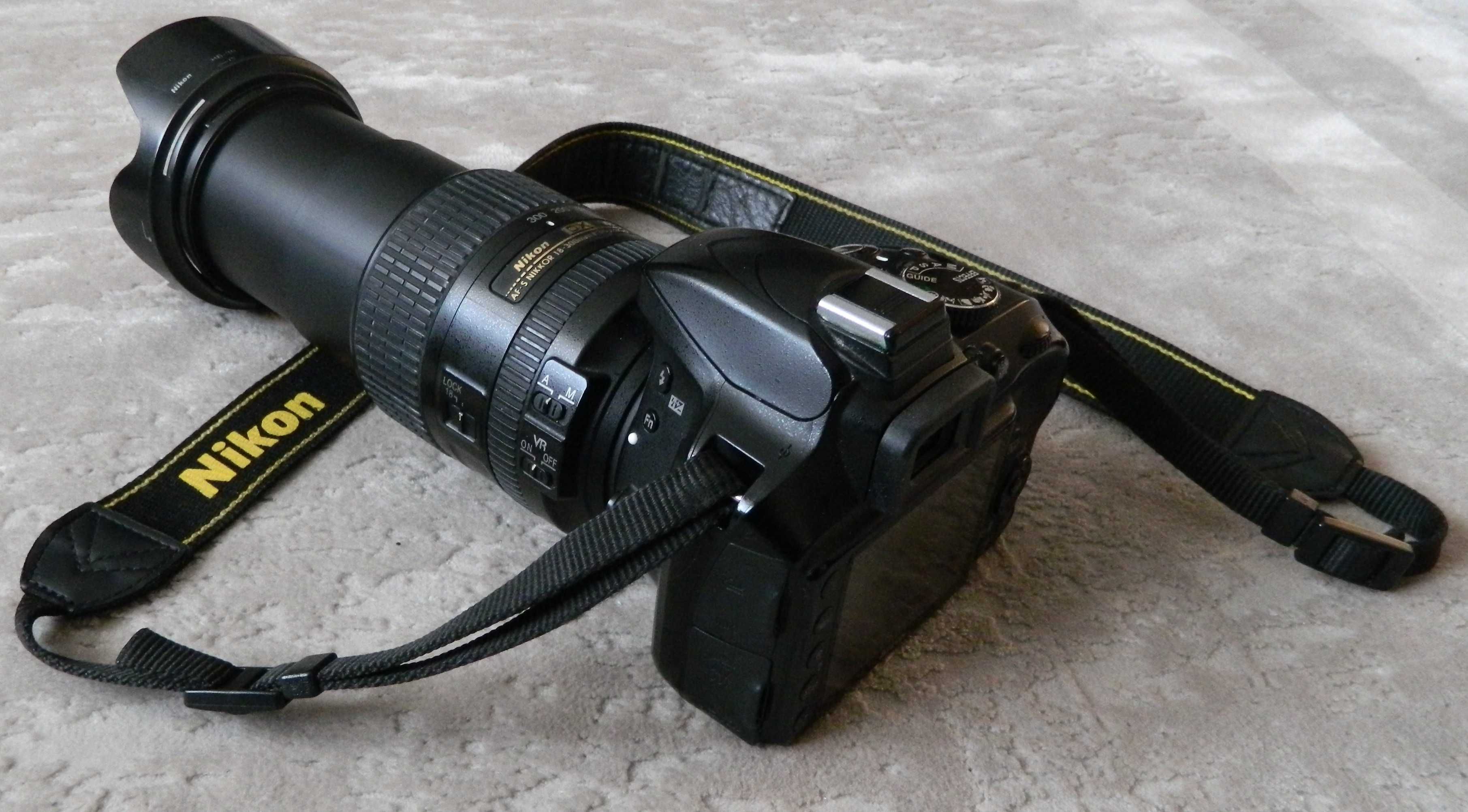 Camera foto Nikon D3300 + Obiectiv NIKKOR 18-300mm VR