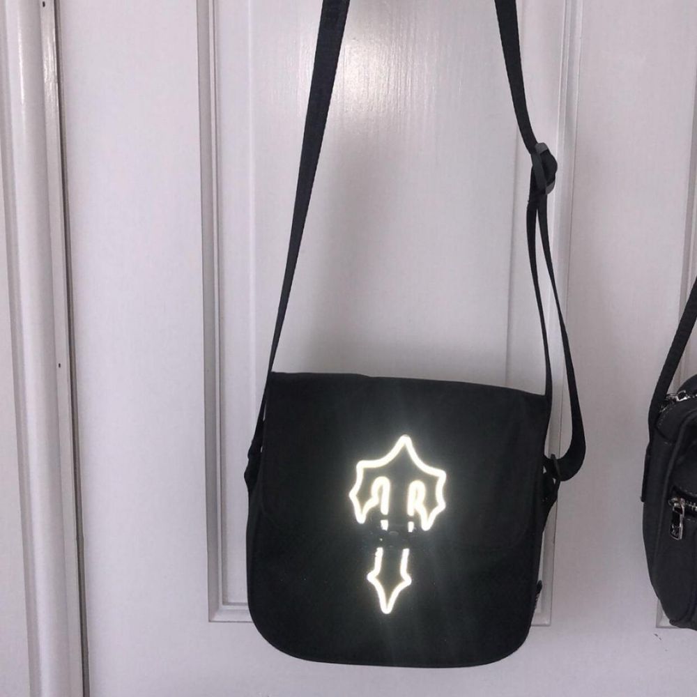 Trapstar reflective чанта bag