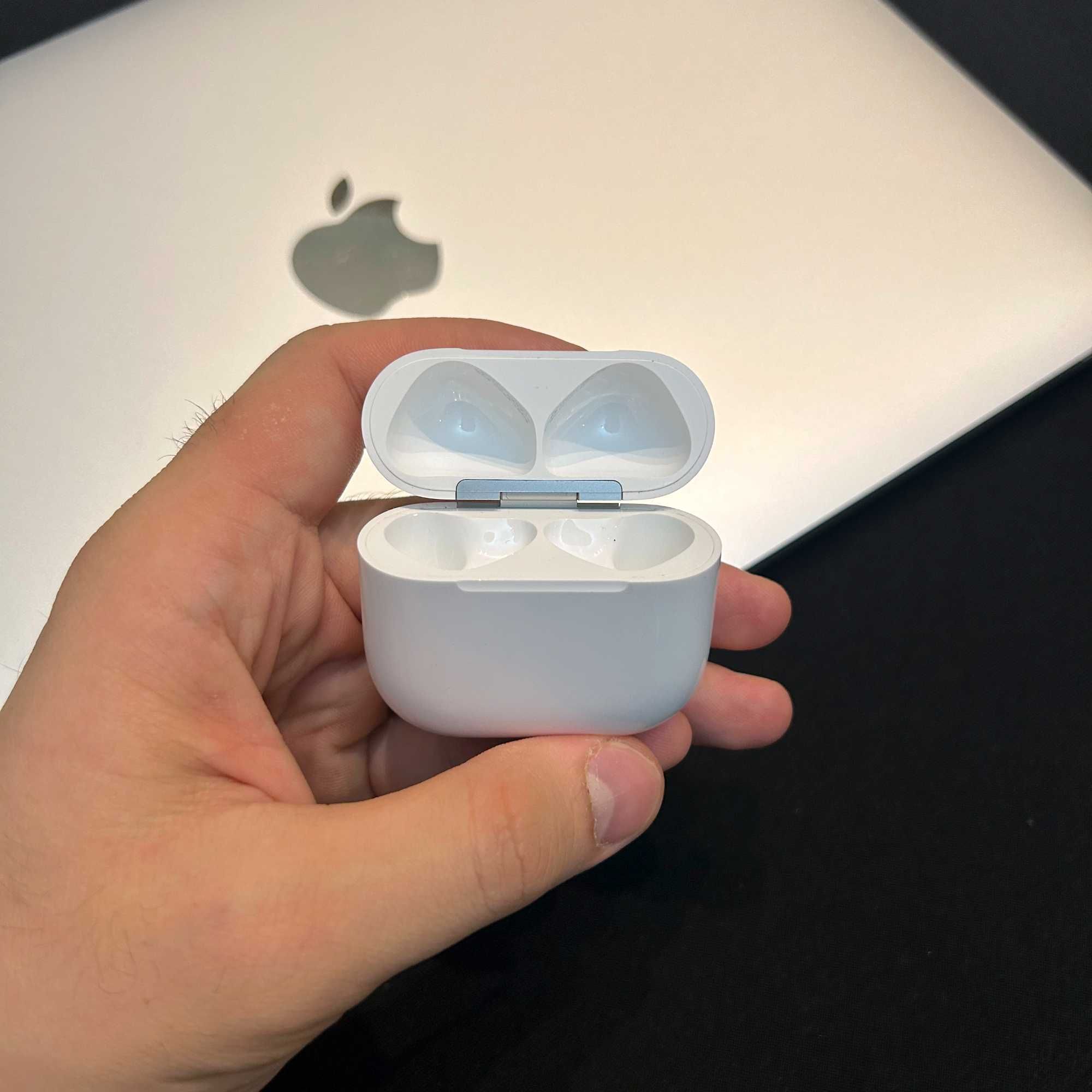 AirPods 4 зарядный кейс | Оригинал, как новый