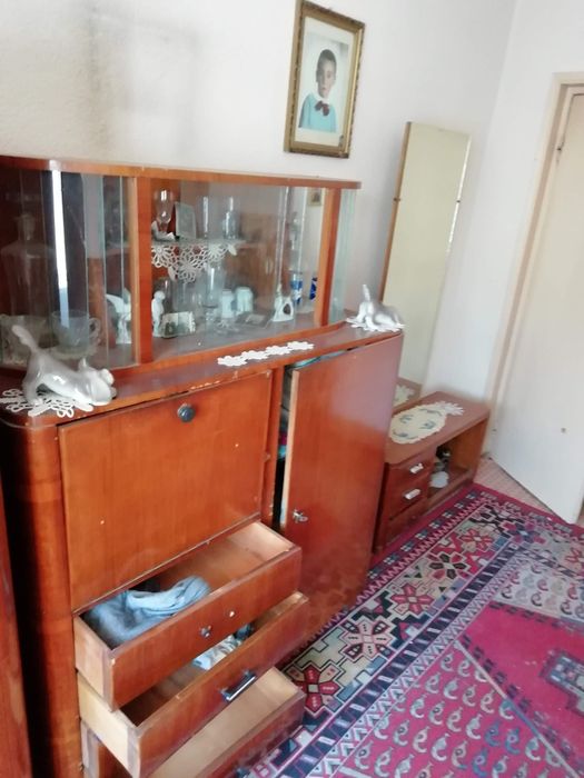 Vitrina vintage din lemn