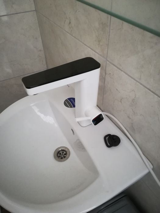 Vând robinet baterie electric nou cu încălzire instant Tecuci