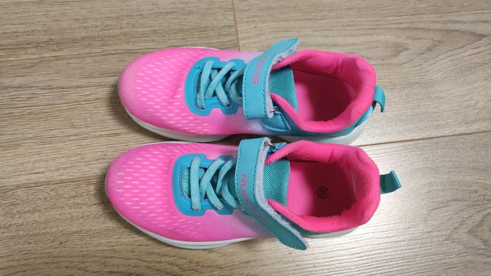 Маратонки за момиче