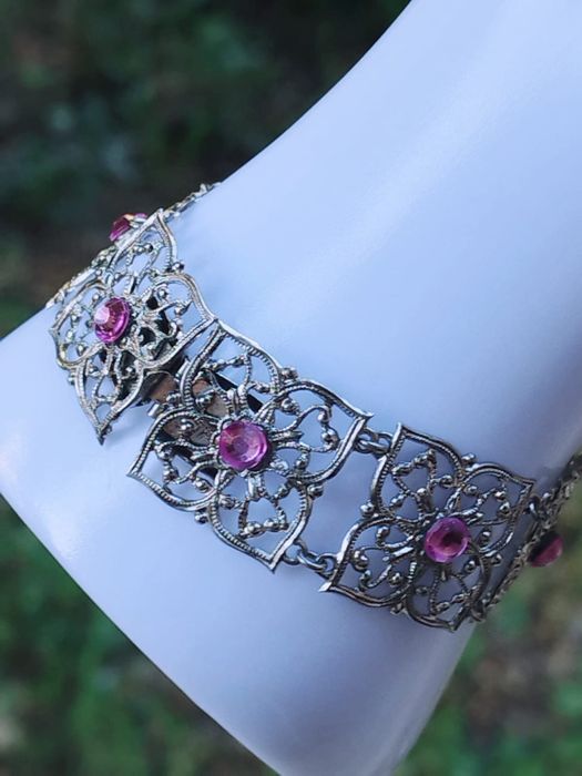 Veche bratara in filigran, placata cu argint, cu pietre roz