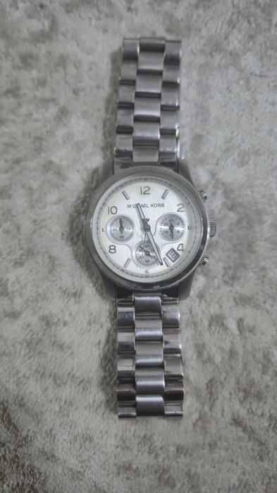 Продам часы Michael Kors