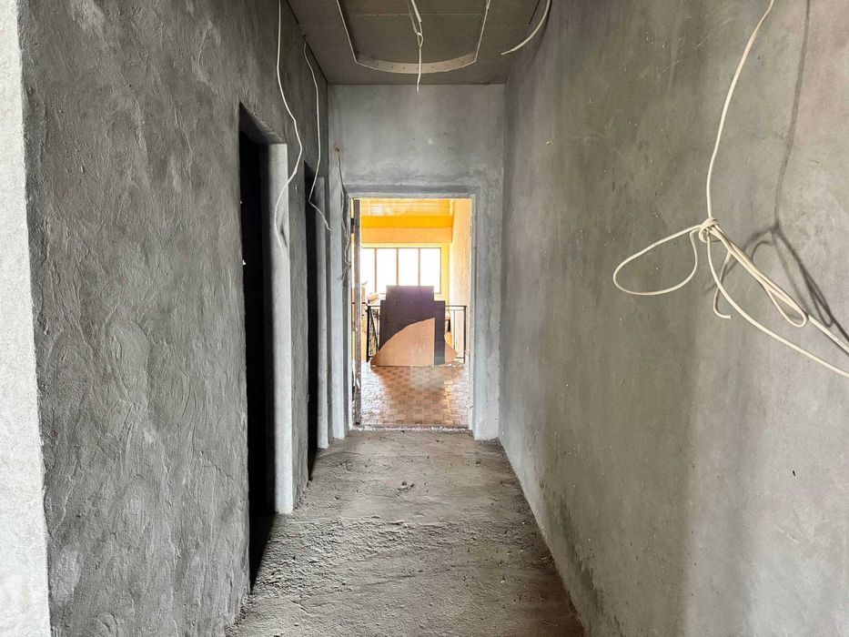 145квадратдан иборат квартира,  6 қаватли бинонинг 6чи қаватида