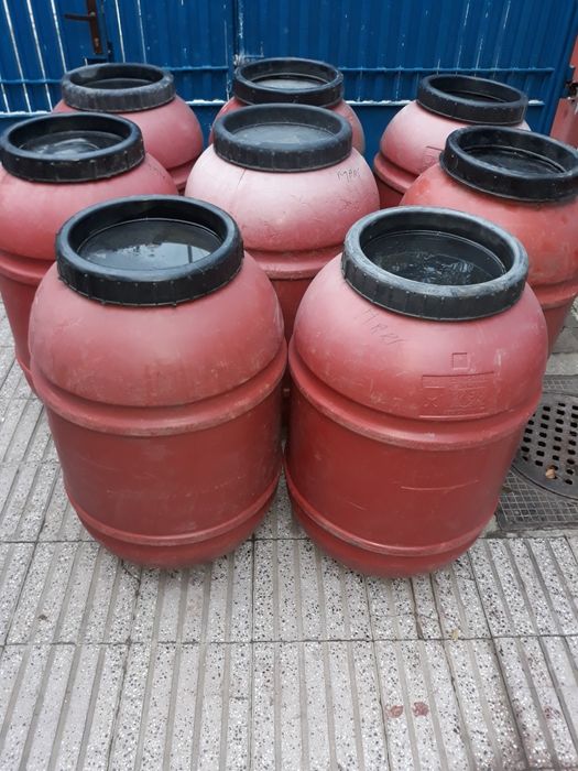 Butoaie plastic foarte groase cu capac cu filet și garnitură preț 100