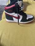 Air jordan Nike sunt 2 perechi in culori diferite