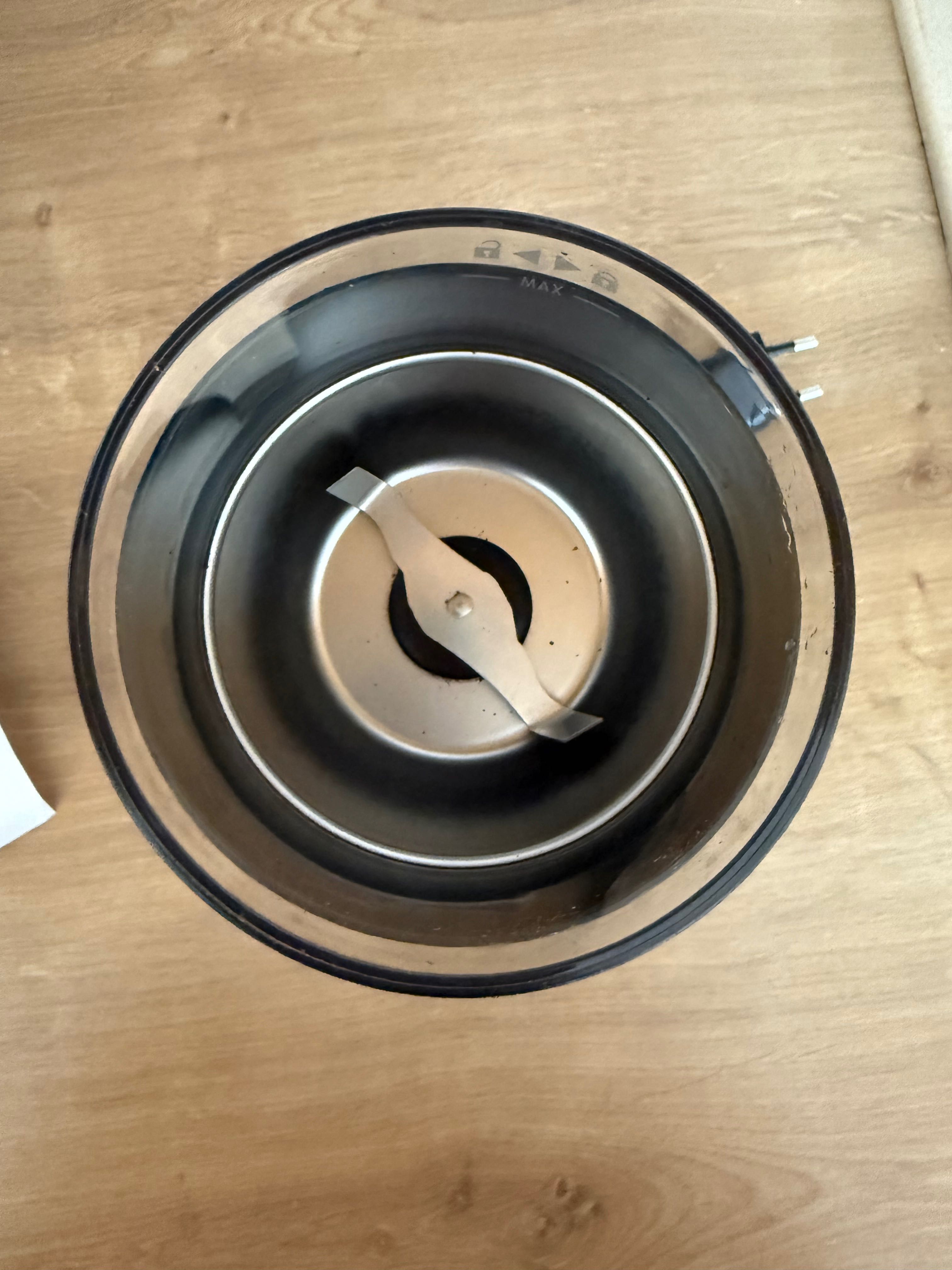 Електрическа мелачка за кафе  Delonghi в гаранция