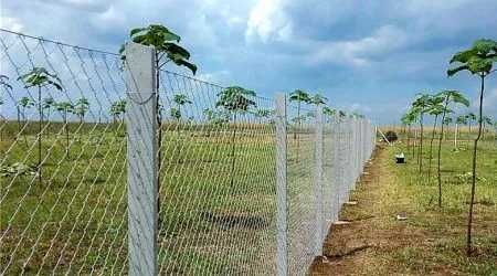 Stalpi din beton pentru gard