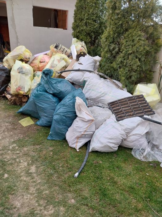 Debarasez ridic saci cu moloz și deseuri