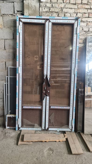 Маятниковая (ковбойская) двухстворчатая дверь