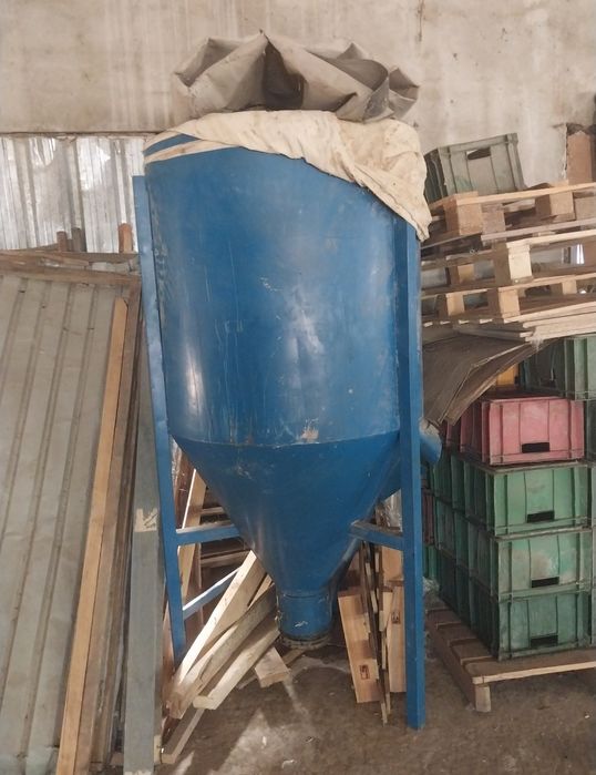 Кормосмеситель вертикальный