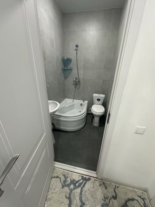Novza metrosi atrofida 2 xonali kvartira