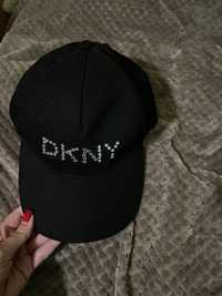 DKNY шапка с козирка