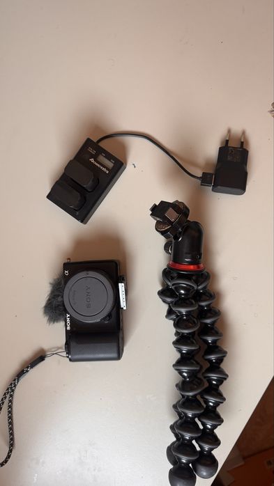 Sony ZV-e10 in stare f buna pt vlogging