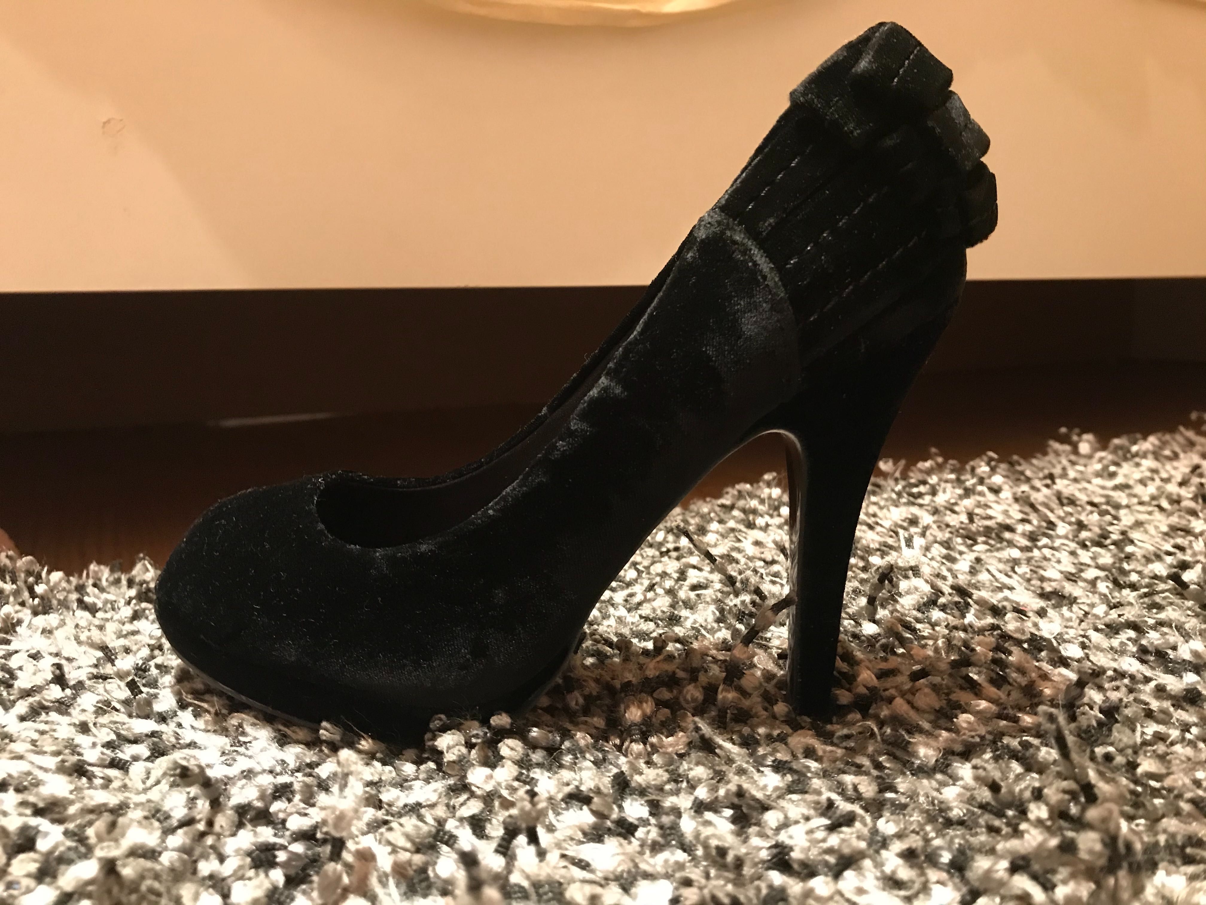 Pantofi eleganti Zara din catifea masura 38