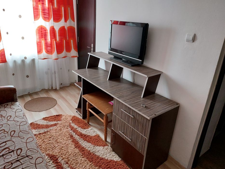 Vând apartament 2camere zona colegiului Ecaterina teodoroiu  23august.