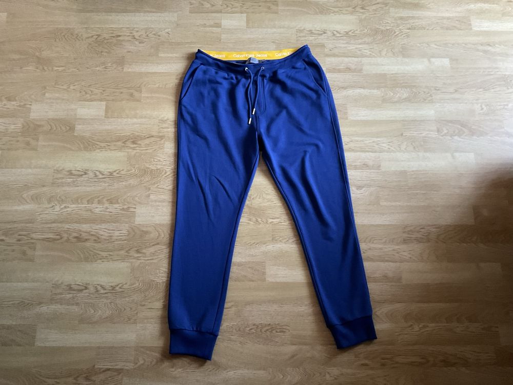 Pantaloni originali Calvin Klein ca noi