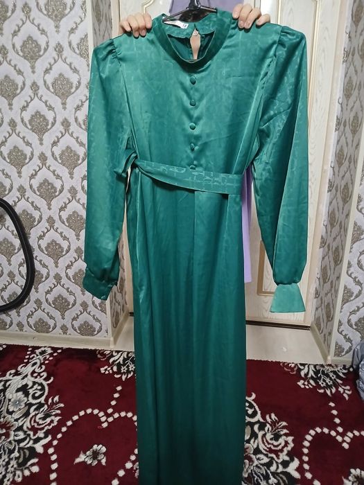 Платье длинный,зелёний свет