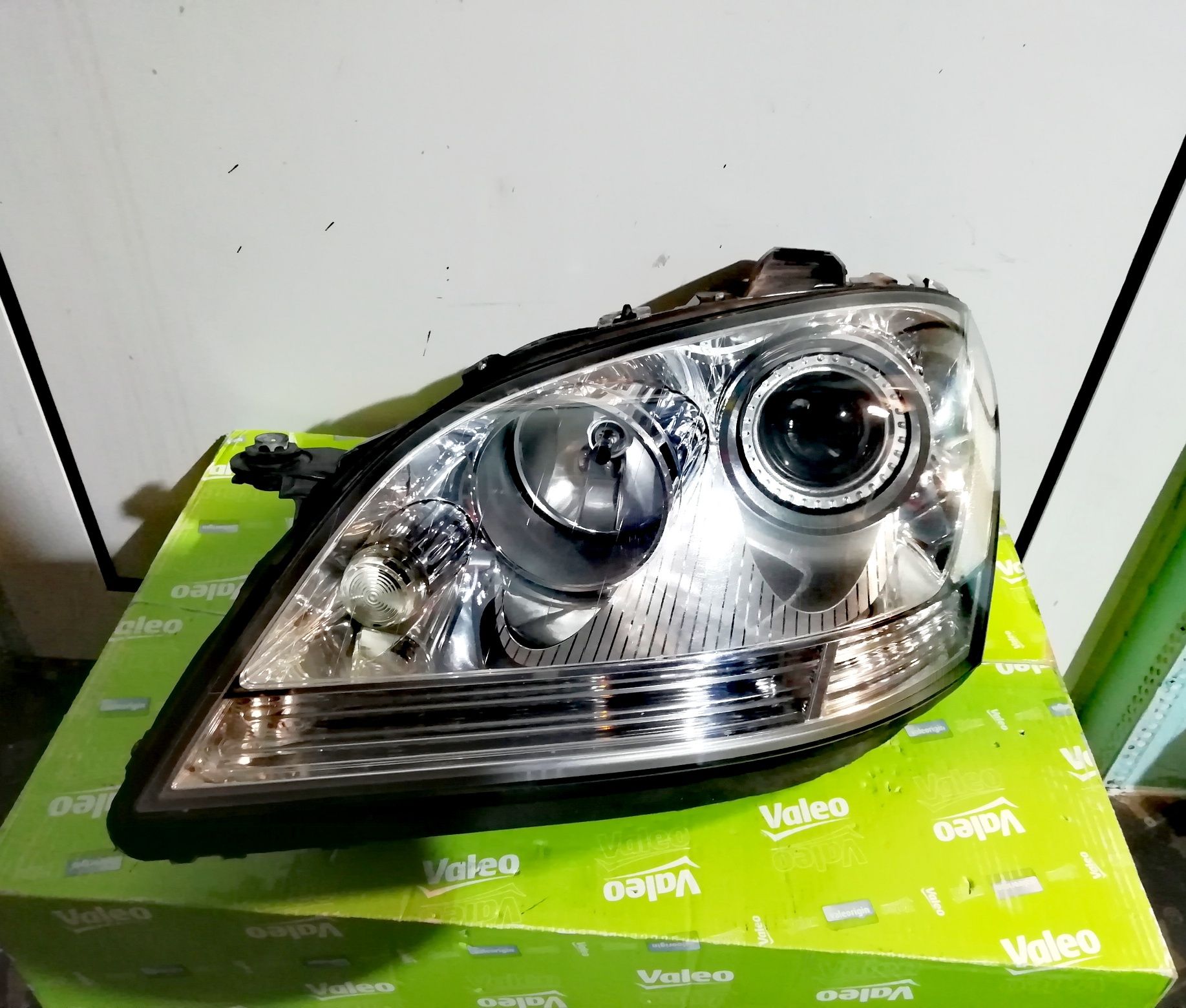 Фар фарове за Mercedes ML W164 / Мерцедес МЛ W164 Bi-Xenon AFS.