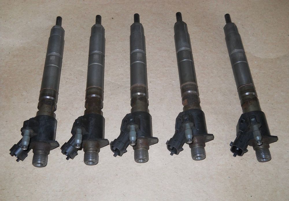 Injector Volvo V60 2.4 Diesel euro 5 cod 0445116016