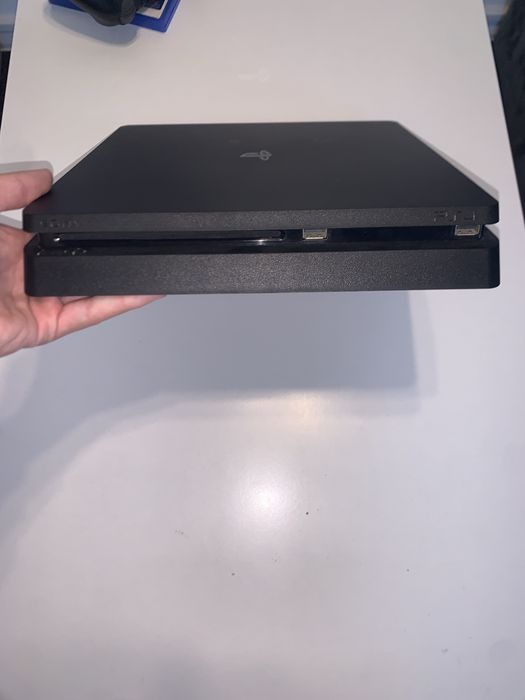 Vand ps4 slim si fifa 23
