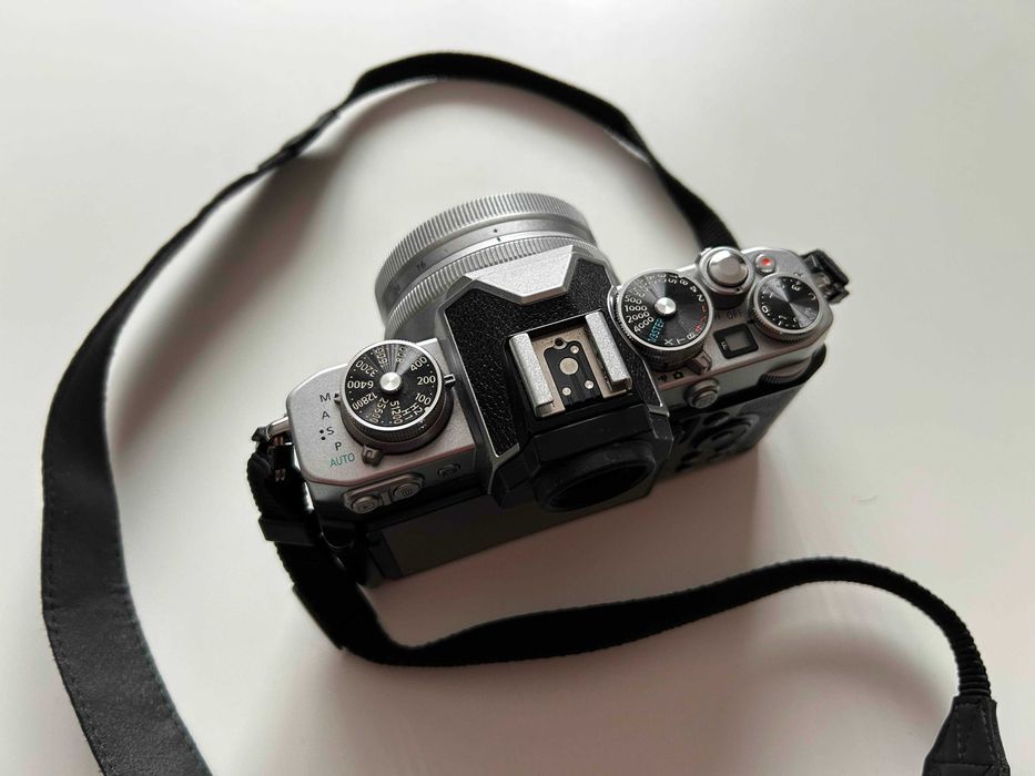 Продавам Nikon Z Fc с обектив Nikon DX 16-50mm