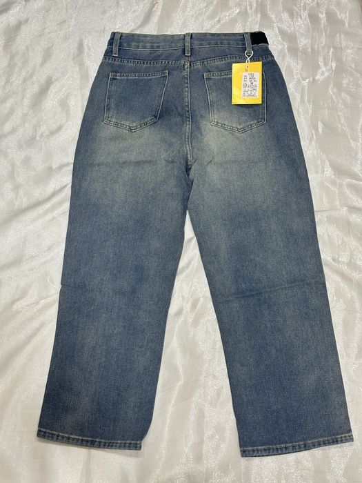 Широкие джинсы с ремнем