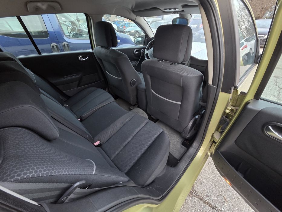 Продавам Рено Меган